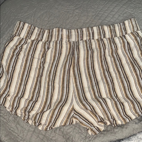 Striped shorts - Picture 2 of 3